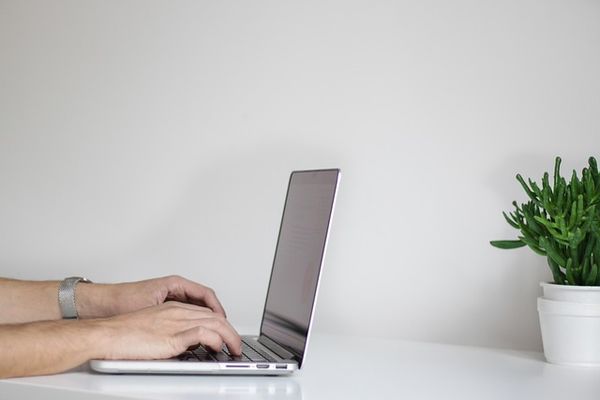 Outsourcing IT – jakie korzyści niesie ze sobą dla firm?