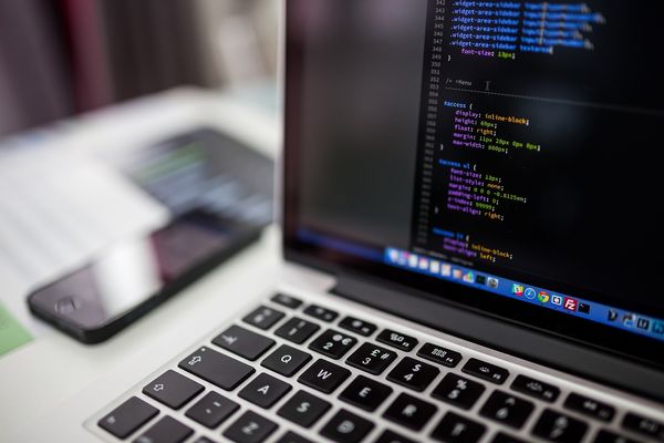 Dlaczego warto inwestować w usługi profesjonalnej firmy programistycznej?
